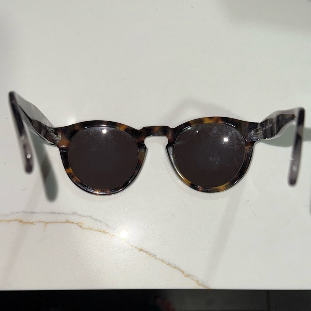 Illesteva Leonard Tortoise Pattern Sunglasses - image 7
